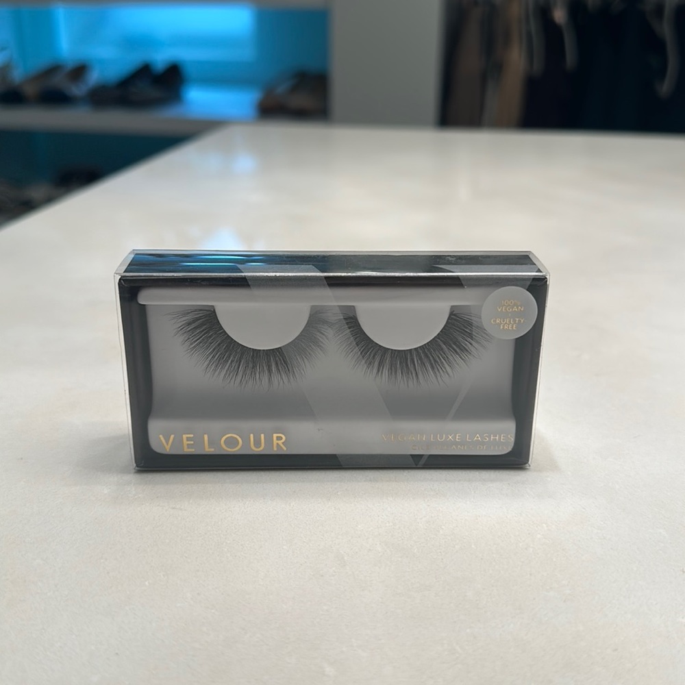 NWT Velour ‘Run the World’ lashes